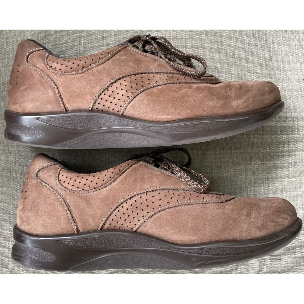 Womens 9.5 M SAS Walk Easy Brown Suede Walking Shoe Oxfords Tripad Lace Up